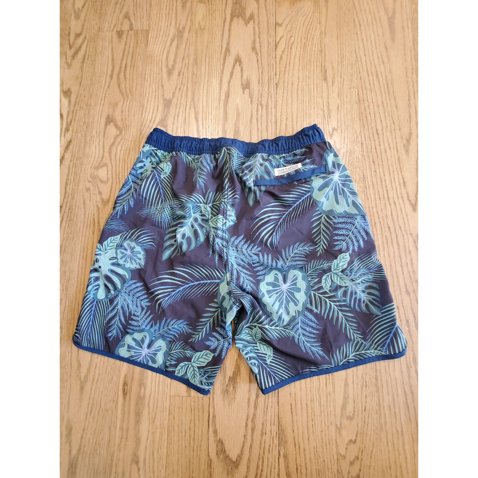 Fair Harbor Boys L Anchor Leaf Print Water Repellent Swim Trunks Evergreen Euc — image 2 of 8